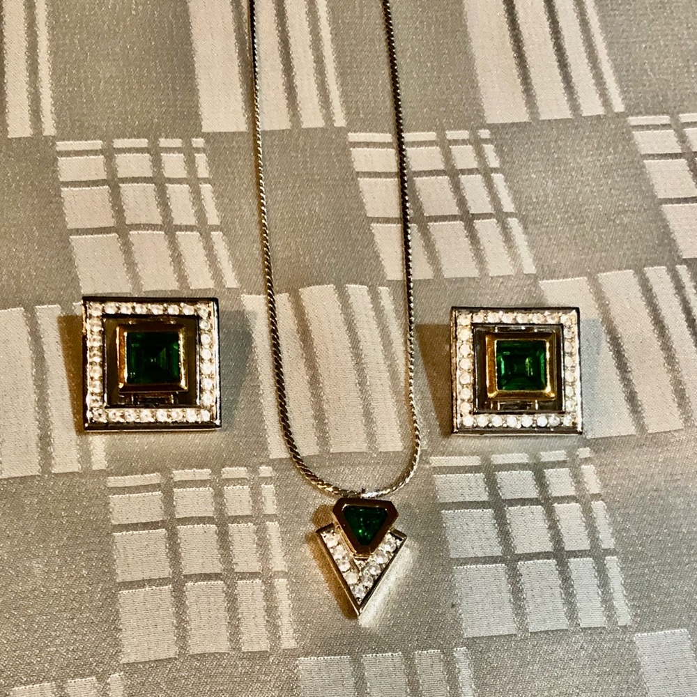 Christian Dior Emerald Green & Ice Clear Chrystal V-Necklace & Earring Set Vtg. - Picture 11 of 14